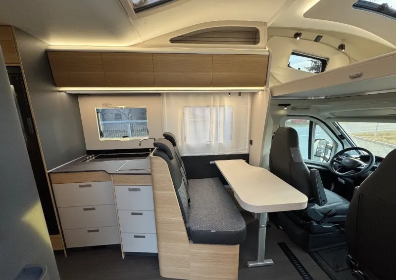 ADRIA CORAL XL 660 SL, 180 PS, AUTOMAT 8st., alkovna