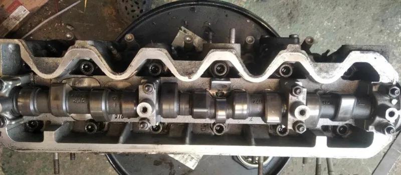 VW Crafter 2,5 tdi - hlava motoru