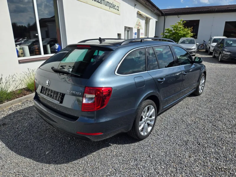 Škoda Superb 2.0 TDI Xenony,Navi