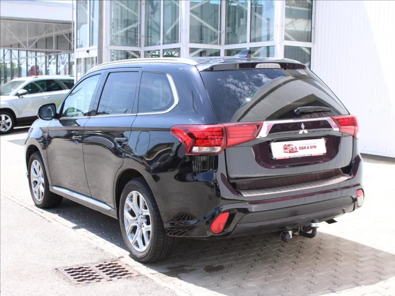 Mitsubishi Outlander 2,0 i Plus 4x4 Hybrid
