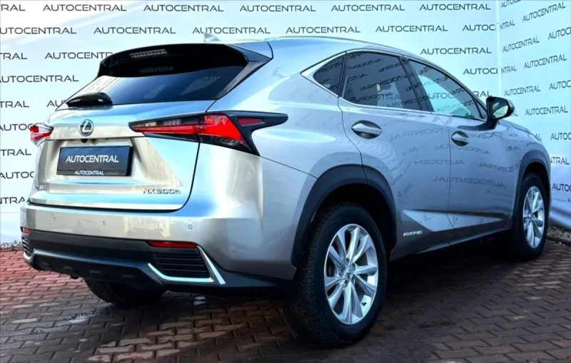 Lexus NX 300h 2,5 i,1.maj.,ČR,DPH,Po serivsu