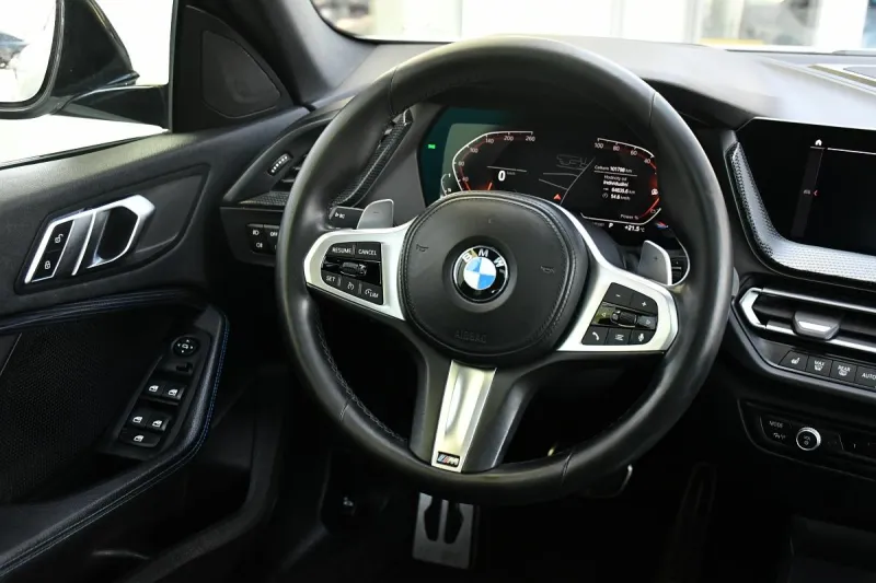 BMW Řada 2 // 218d PANO HUD TAŽNÉ ČR 1M // První majitel