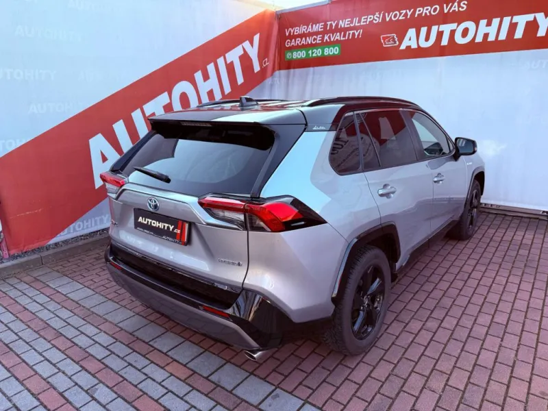 Toyota RAV4 2.5 Hybrid Selection e-CVT, ČR, 1.Maj, Serviska