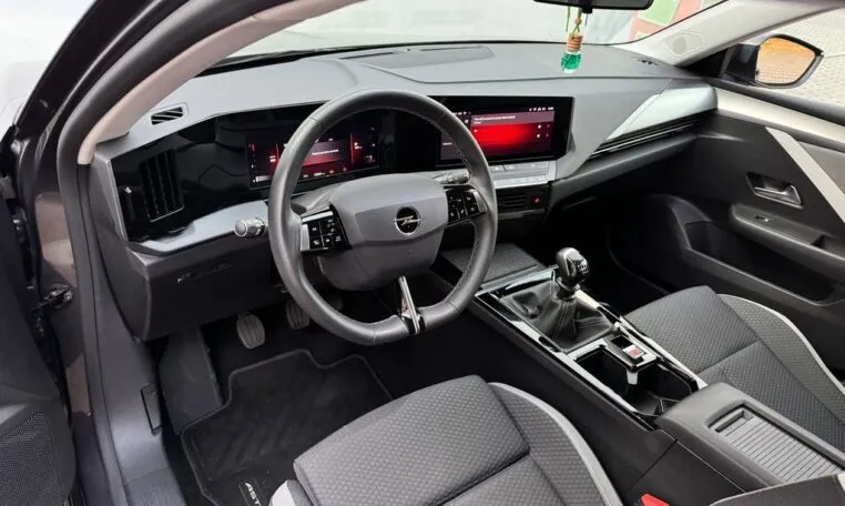 Opel Astra 1.2 Turbo, ČR, 1.Maj, Serviska, 25 tkm