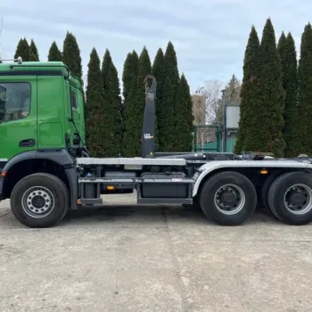 Hákový nosič kontejnerů Mercedes Benz Arocs 6x4 – 2016