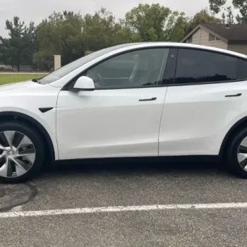 Tesla Model Y long range, DPH, vyr. Berlin 2023, bílá perleť, tažné