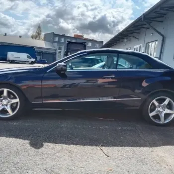 Mercedes-Benz E KABRIO - MAX. VÝBAVA, TOP STAV