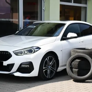 BMW Řada 2 // 218d PANO HUD TAŽNÉ ČR 1M // První majitel